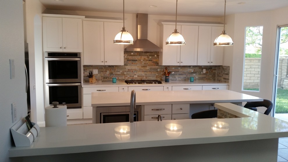 White Shaker kitchen cabinet with Slab drawers face