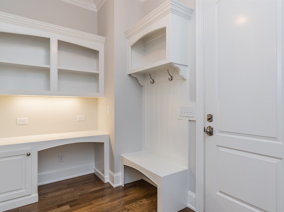 Design ideas for a traditional mudroom in Raleigh.