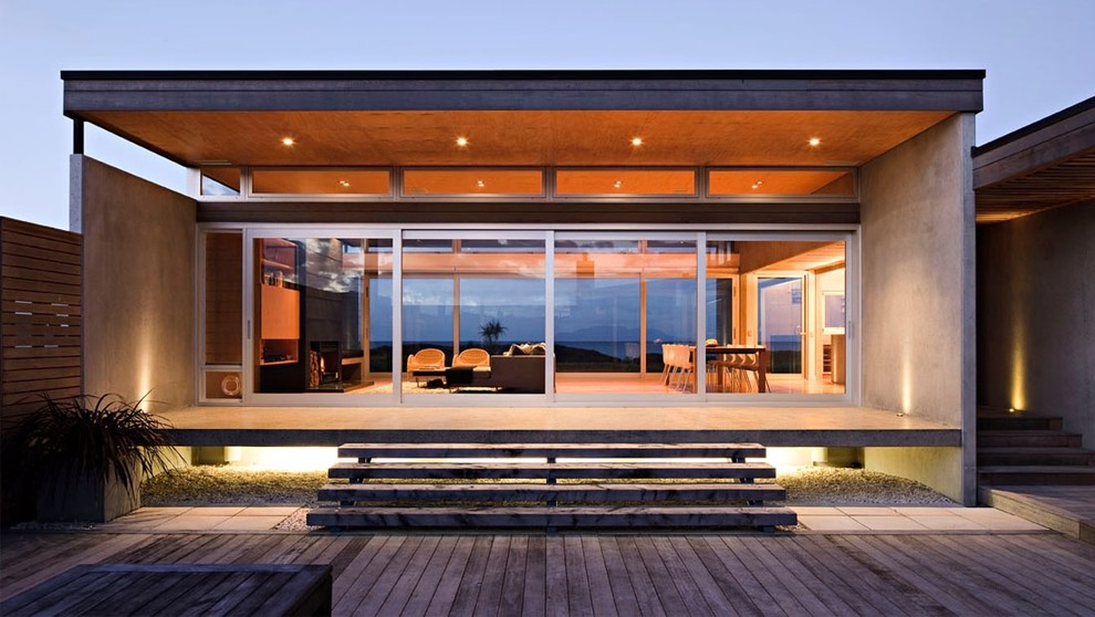 Design ideas for a contemporary deck in Auckland.
