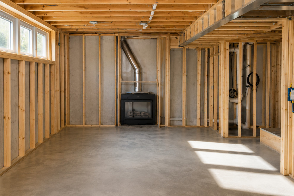 Ann Arbor - Finished Basement, Bar, Bathroom, Stone Fireplace & Custom Dry Sauna