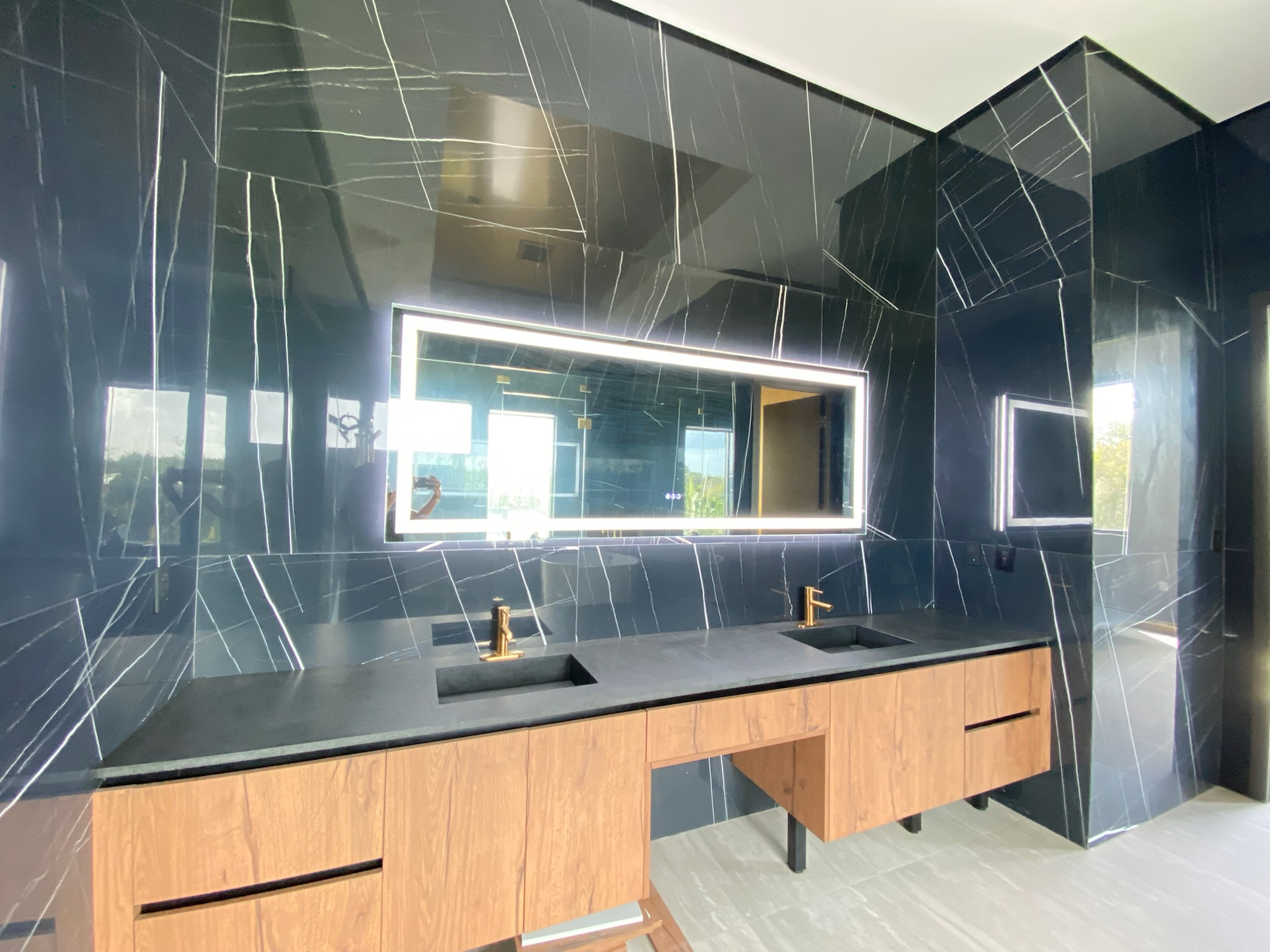 SW Modern - Master Bathroom