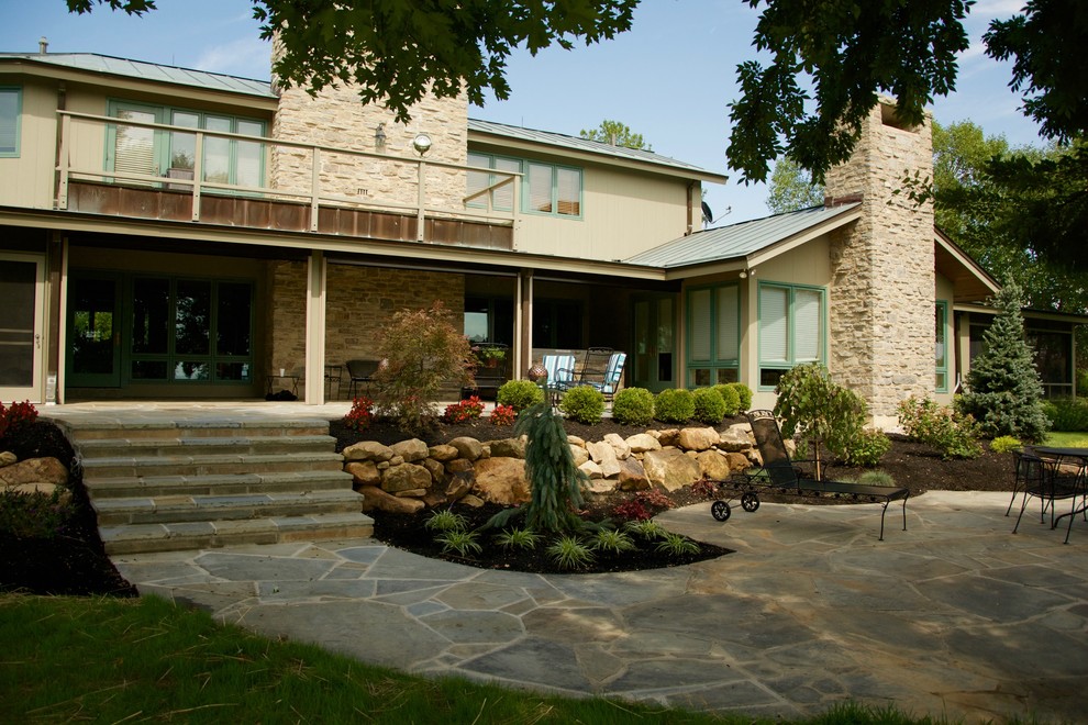 Example of a mountain style home design design in Cincinnati