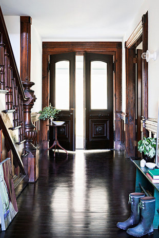 Elegant entryway photo in Cincinnati