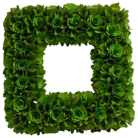 Square 18.9" Woodchip Wreath / Wreath Color: White, Green