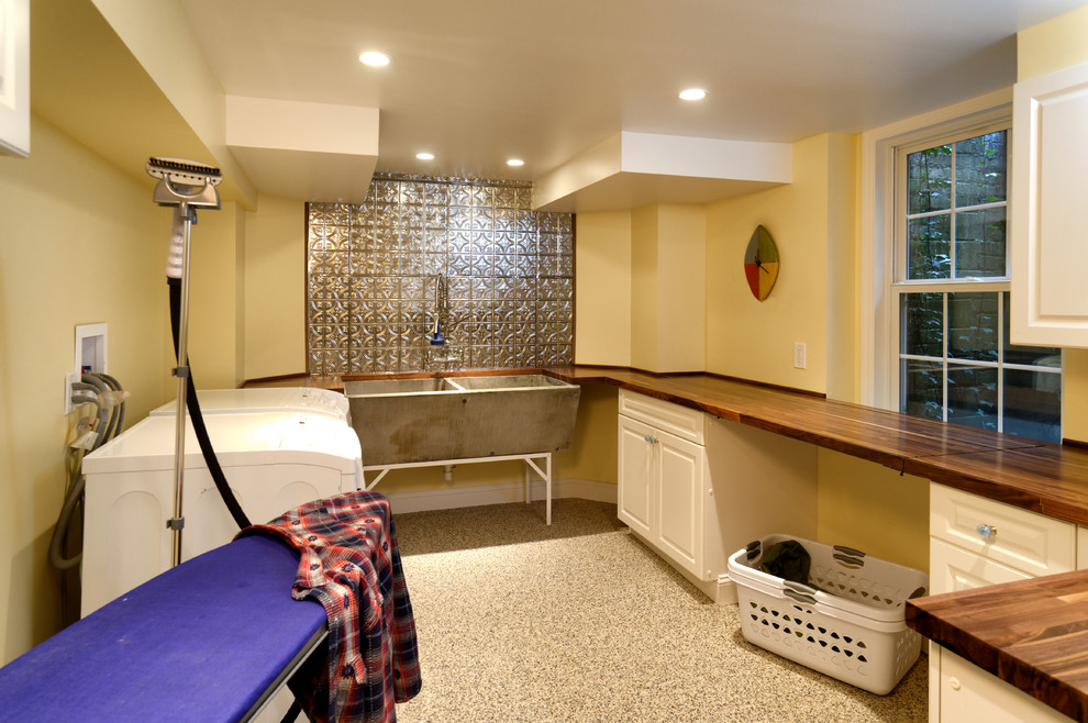 Photo of a contemporary laundry room in Cleveland.
