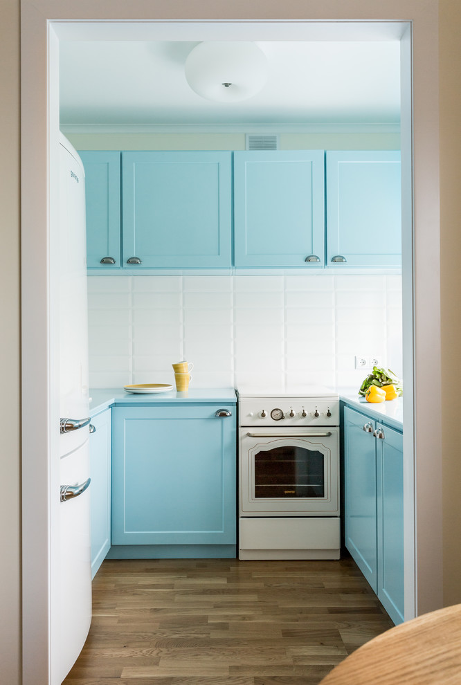 Inspiration for a small midcentury l-shaped separate kitchen in Moscow with turquoise cabinets, laminate floors, brown floor and turquoise benchtop.