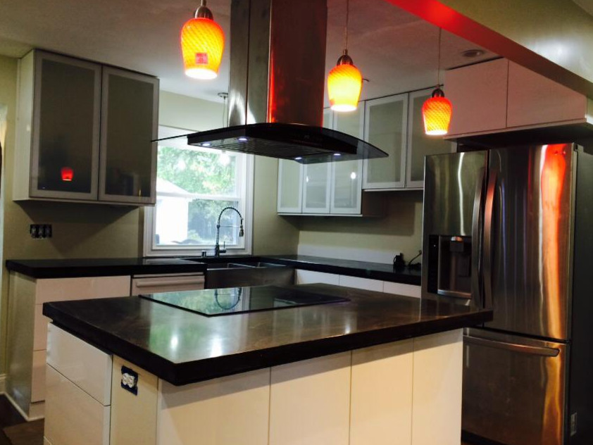 Mid-sized l-shaped dark wood floor eat-in kitchen photo with a double-bowl sink, white cabinets, stainless steel appliances and an island