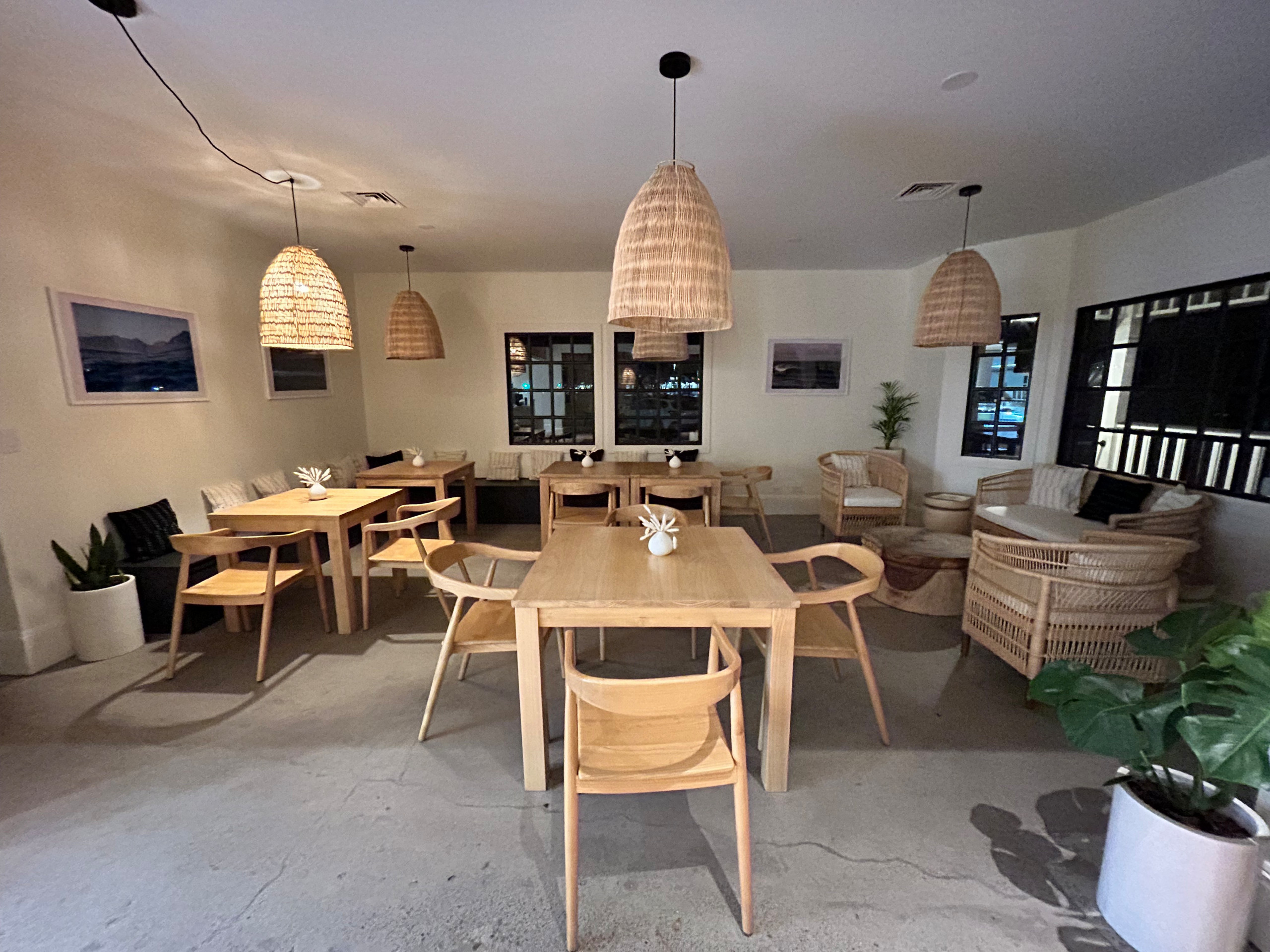 MOMONA BAKERY AND COFFEE SHOP