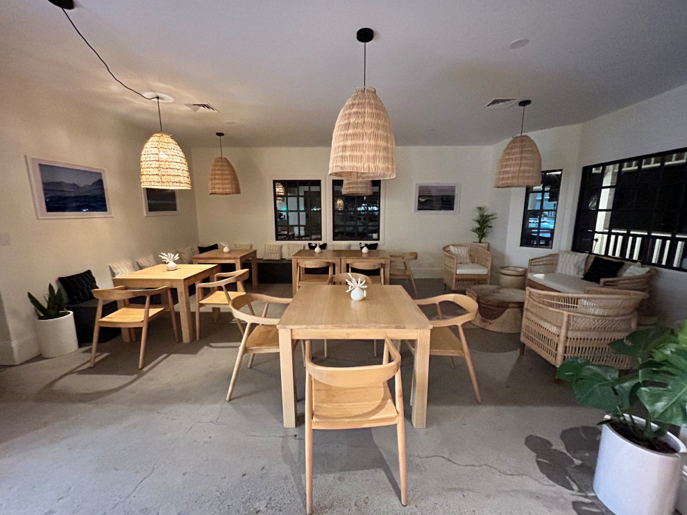MOMONA BAKERY AND COFFEE SHOP