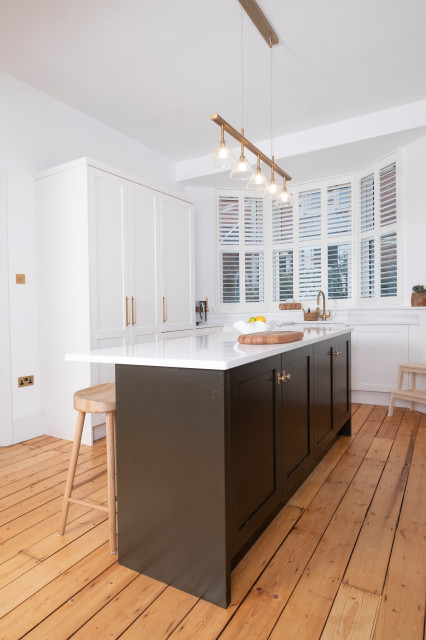 clive 3 traditional-kitchen