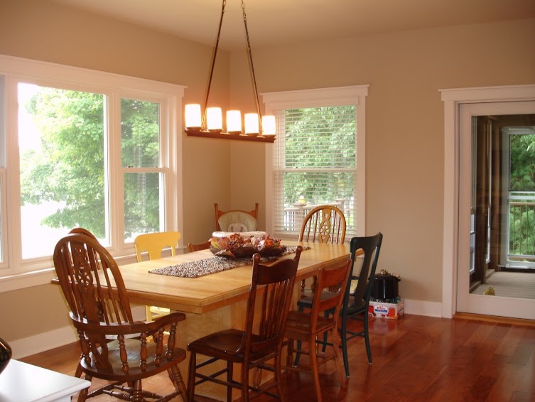 Mid-sized medium tone wood floor kitchen/dining room combo photo with beige walls