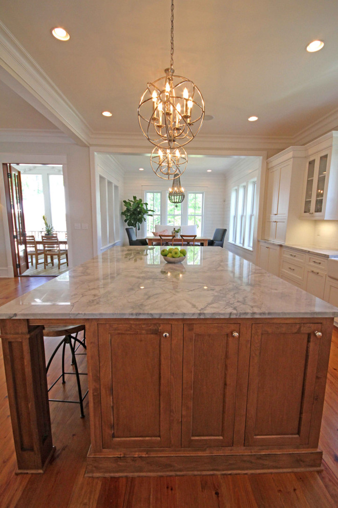 This is an example of a contemporary kitchen in Charleston.