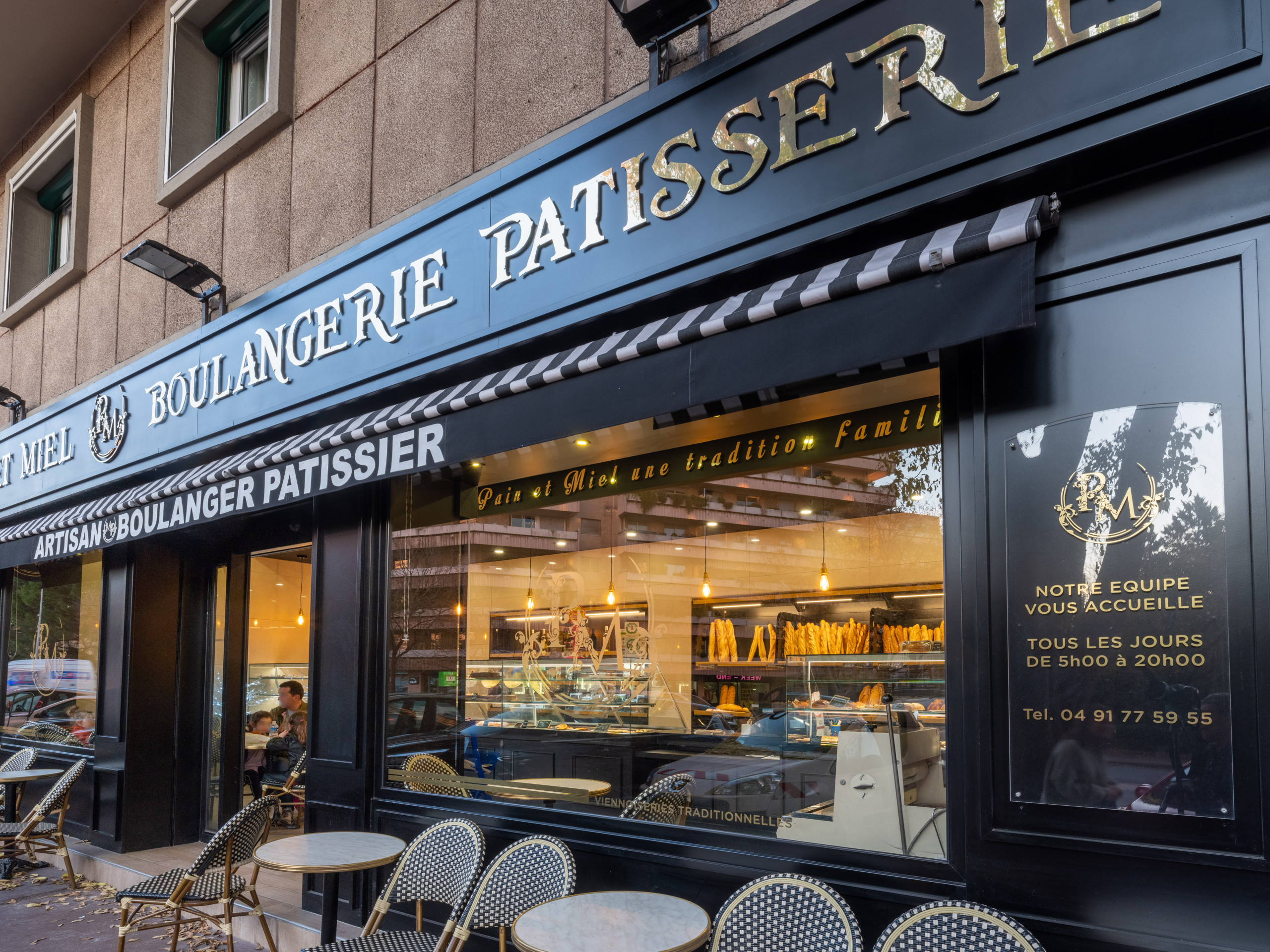 Restructuration de façade : Boulangerie-Pâtisserie Fine à Marseille