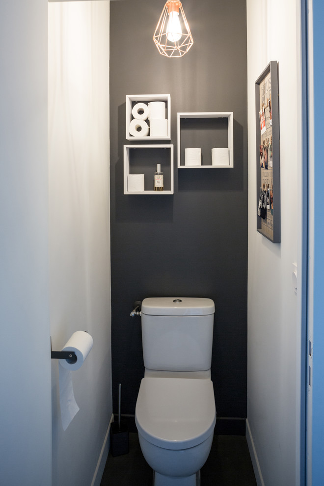 Design ideas for a contemporary powder room in Toulouse.