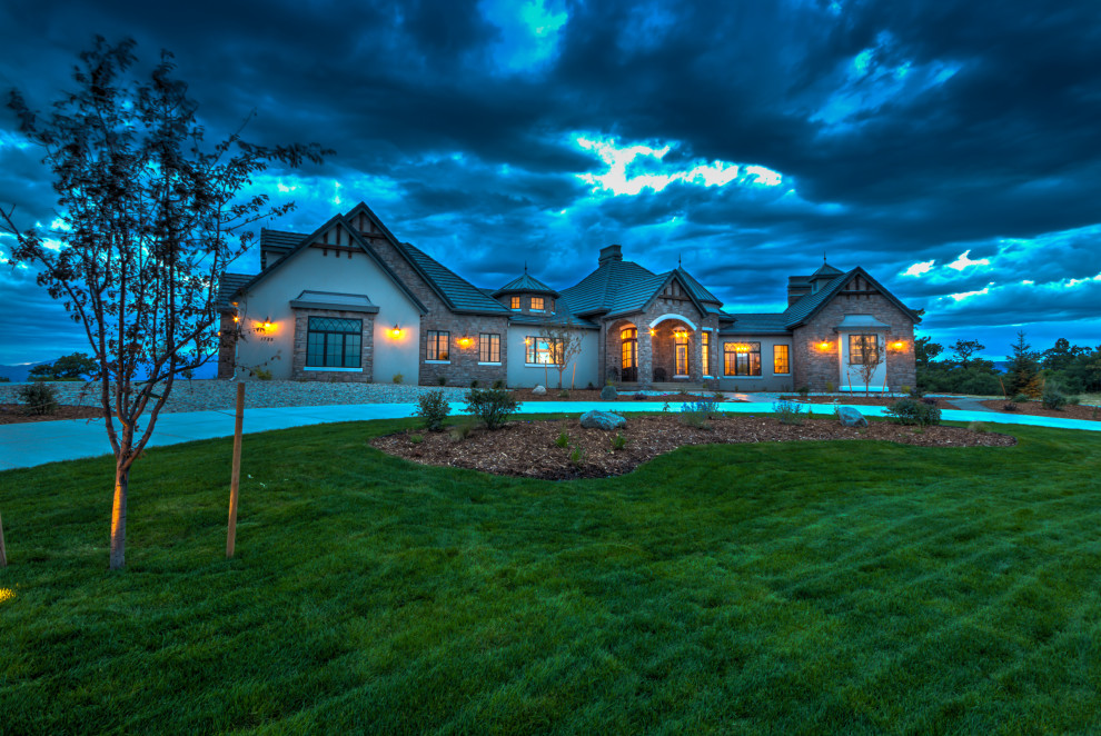Inspiration for a transitional home design remodel in Denver