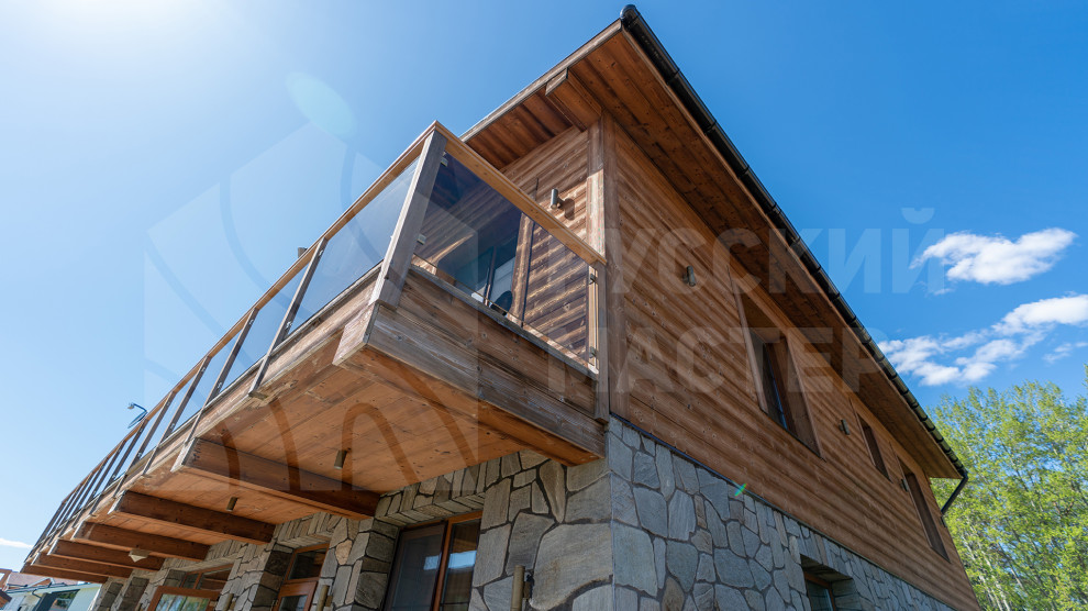 Дом в стиле шале на берегу Правдинского озера