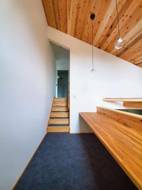 スキップフロア－から2階方向を見る moderne-bureau-a-domicile