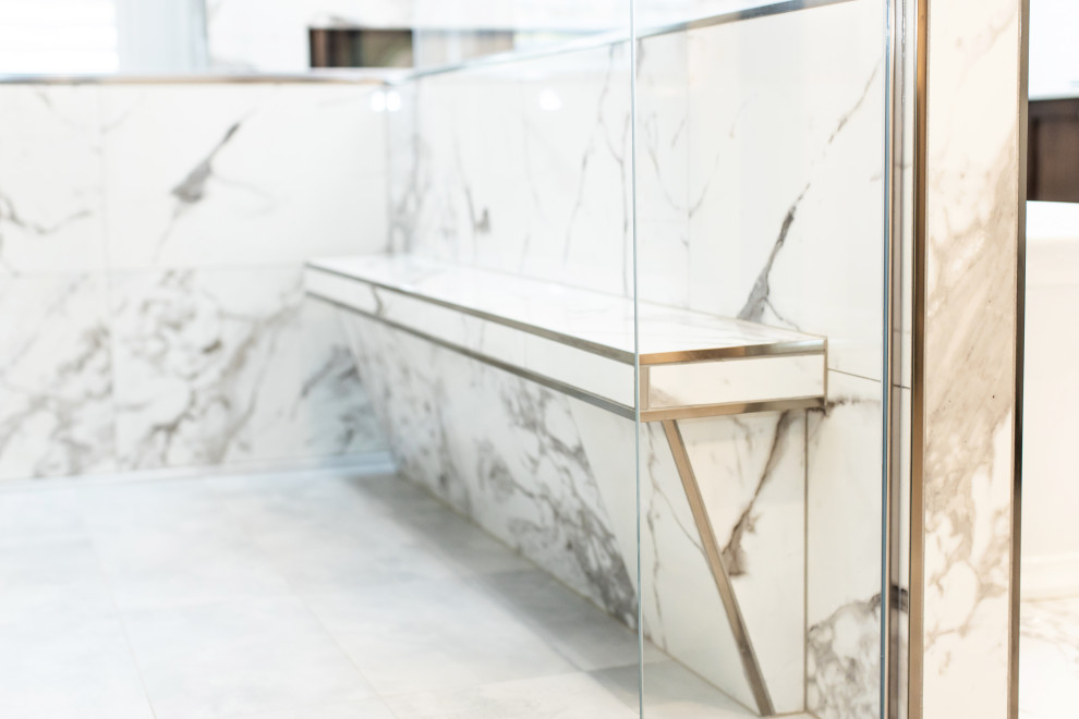 Inspiration for a modern bathroom remodel in Milwaukee