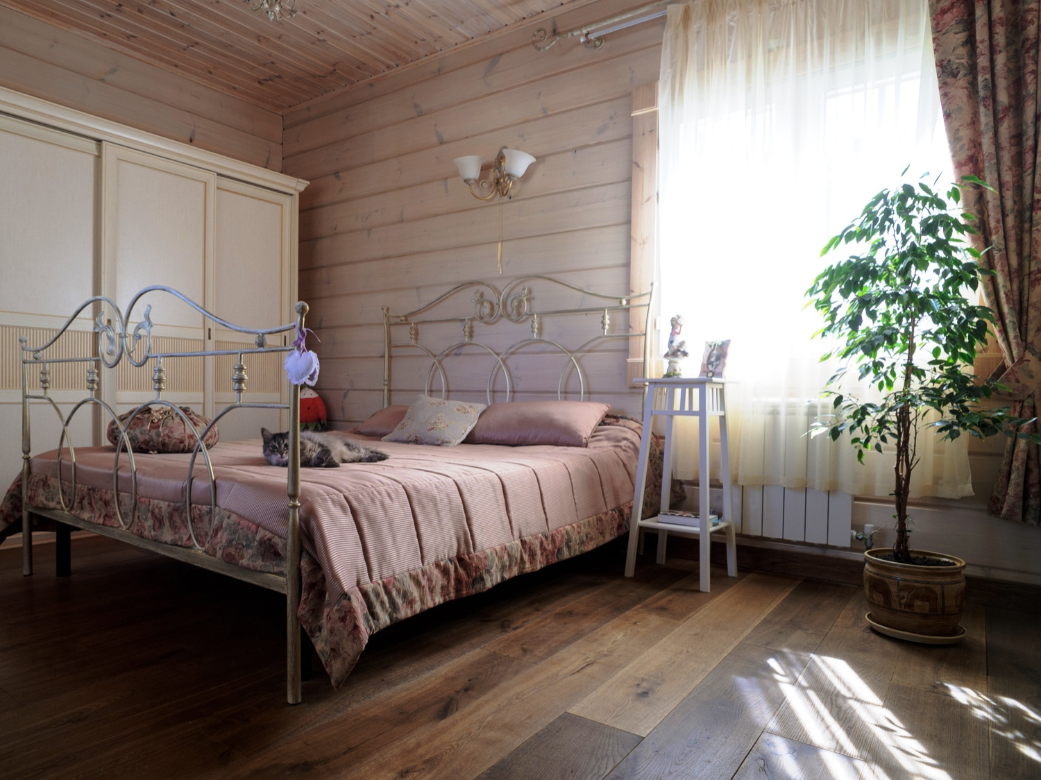 Паркетная доска из массива дуба Tantum Quercus в интерьере (загородный дом)