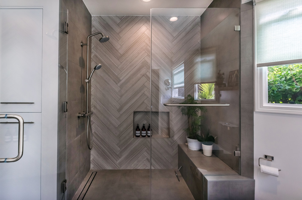 Inspiration for a mid-sized scandinavian master bathroom in Los Angeles with furniture-like cabinets, light wood cabinets, an alcove shower, a two-piece toilet, gray tile, porcelain tile, multi-coloured walls, porcelain floors, an undermount sink, engineered quartz benchtops, grey floor and a hinged shower door.