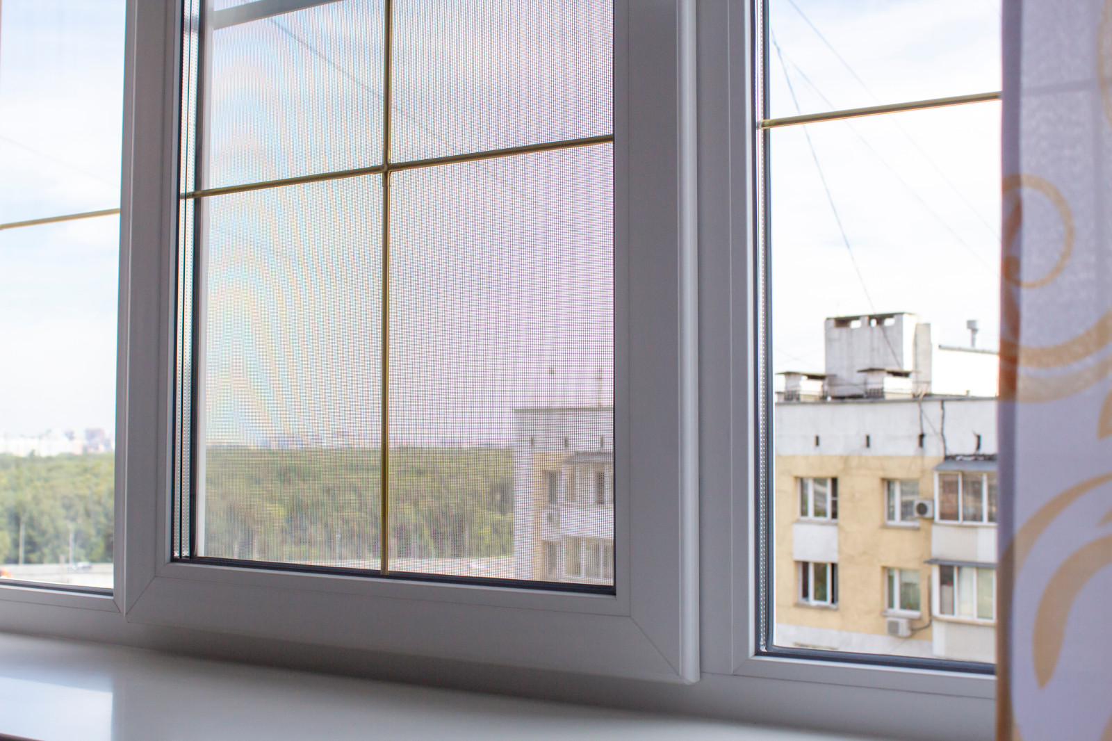 Панорамное остекление балкона и кухонное окно