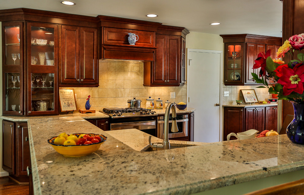 Transitional kitchen photo in DC Metro