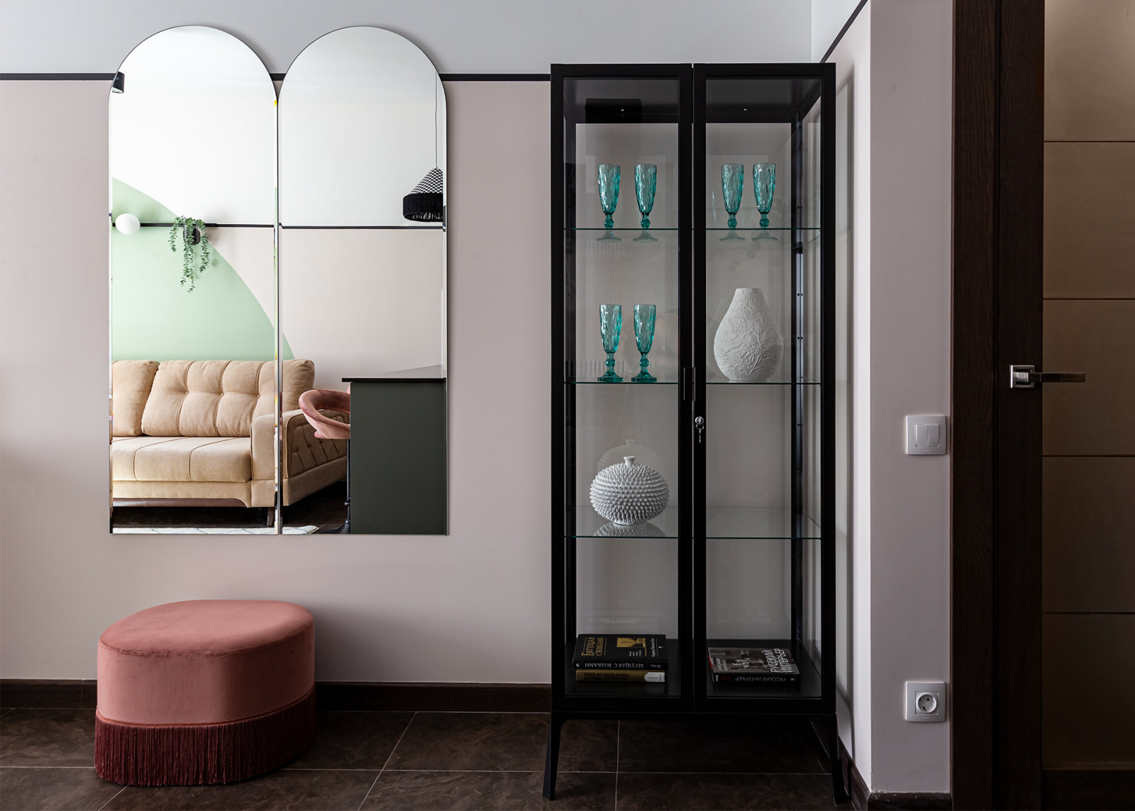 Цвет и геометрия в квартире для юной девушки