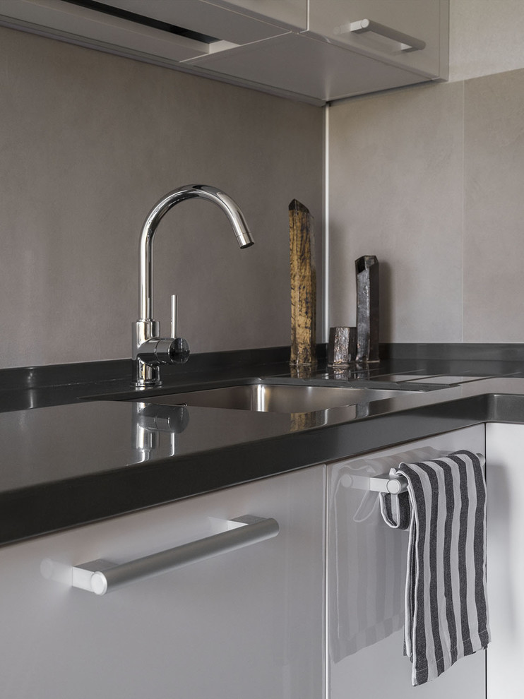 Небольшая двухкомнатная квартира на окраине Москвы. 50 кв. метров.