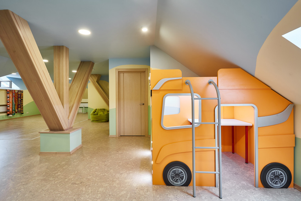 Design ideas for a small contemporary kids' playroom for kids 4-10 years old and boys in Yekaterinburg with multi-coloured walls and cork floors.