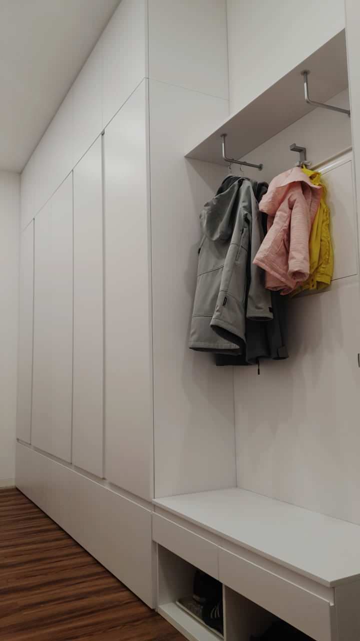 Шкаф в коридор