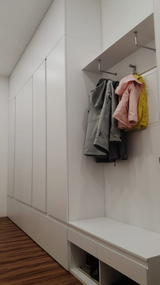 Шкаф в коридор