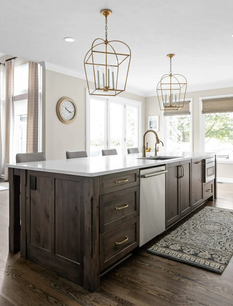 Example of a transitional home design design in Seattle