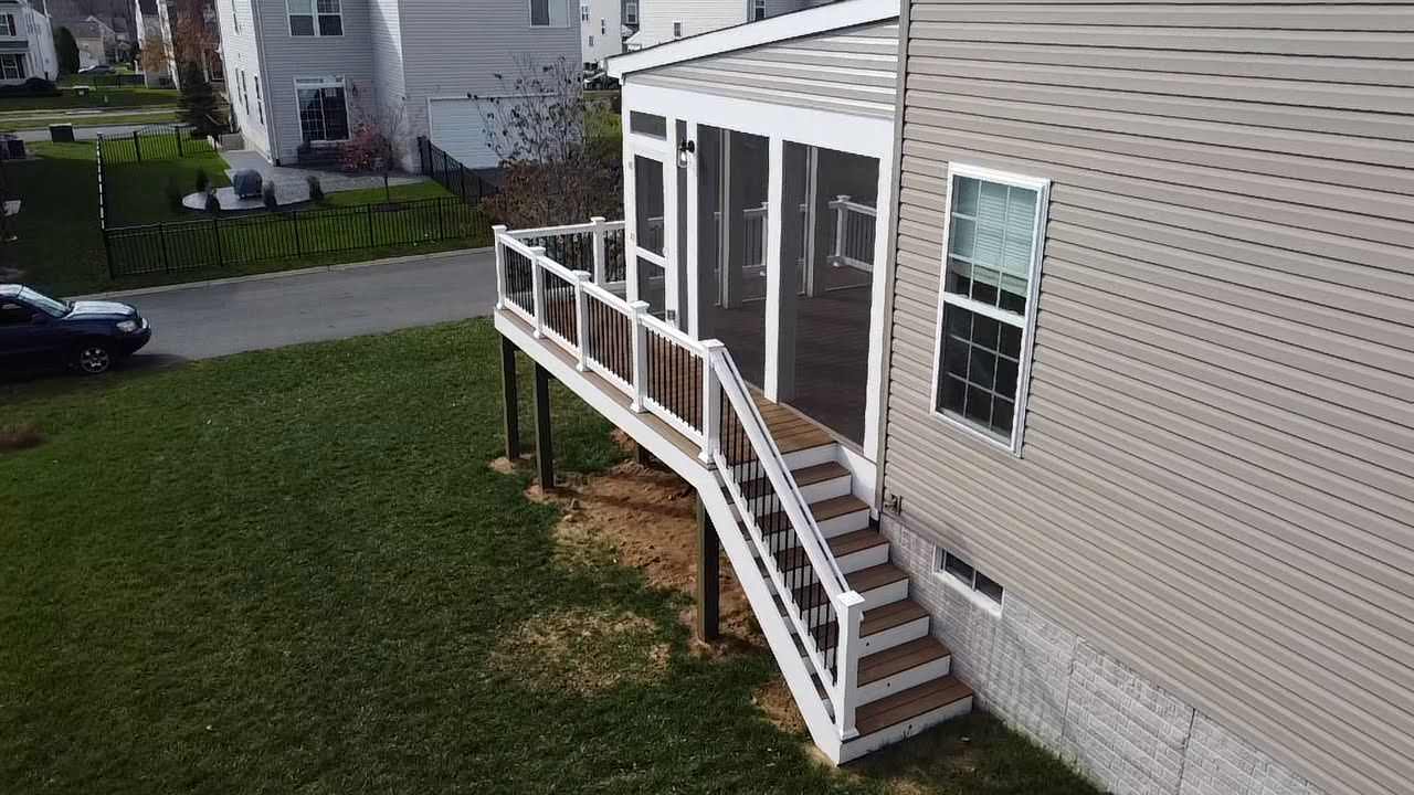 Screened in deck w/ outer walkway