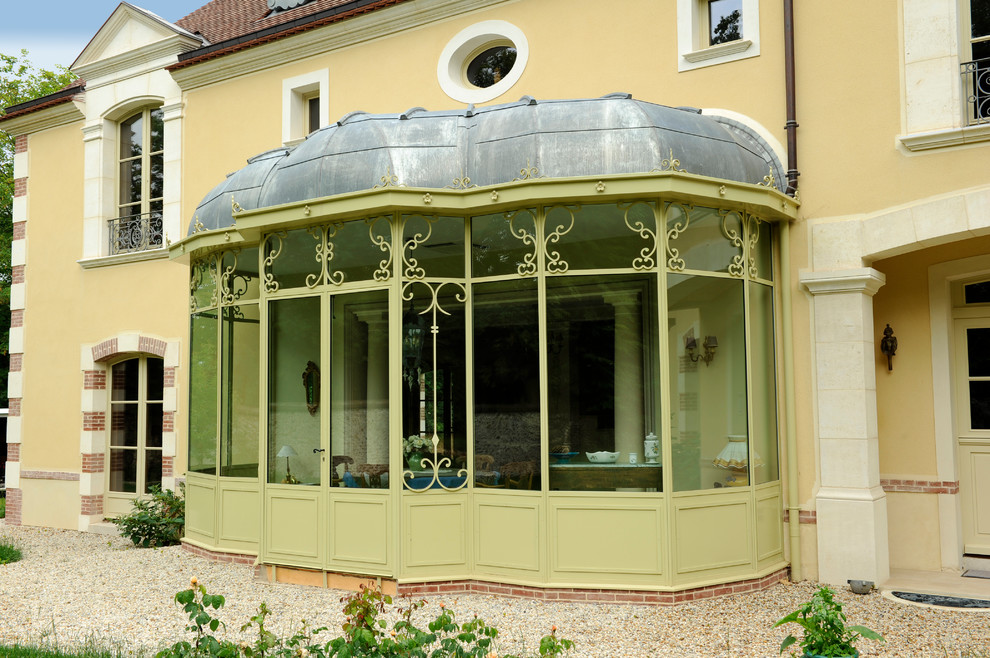 Inspiration for a country sunroom in Paris.