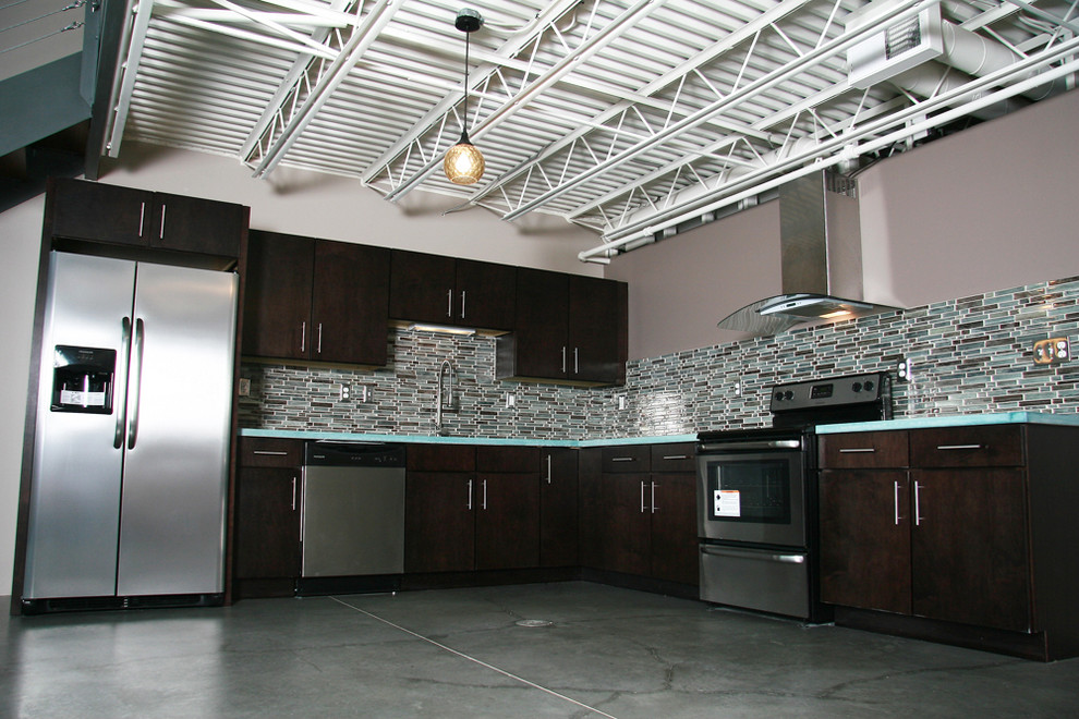 Inspiration for an industrial kitchen remodel in Columbus