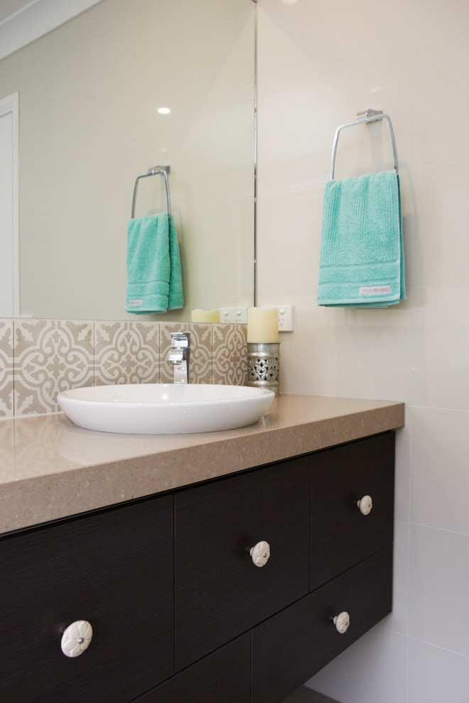 Mediterranean bathroom in Melbourne.