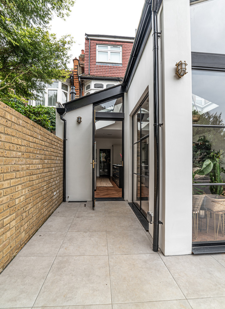 Urban exterior home photo in London