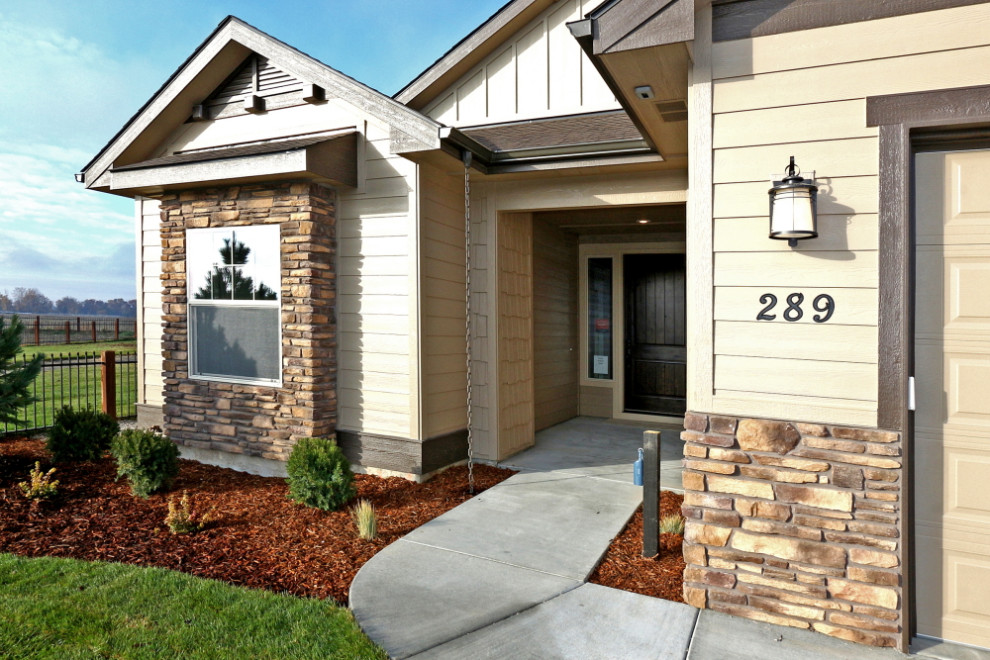Home design - traditional home design idea in Boise