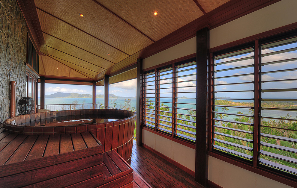 This is an example of a tropical sunroom in Cairns.