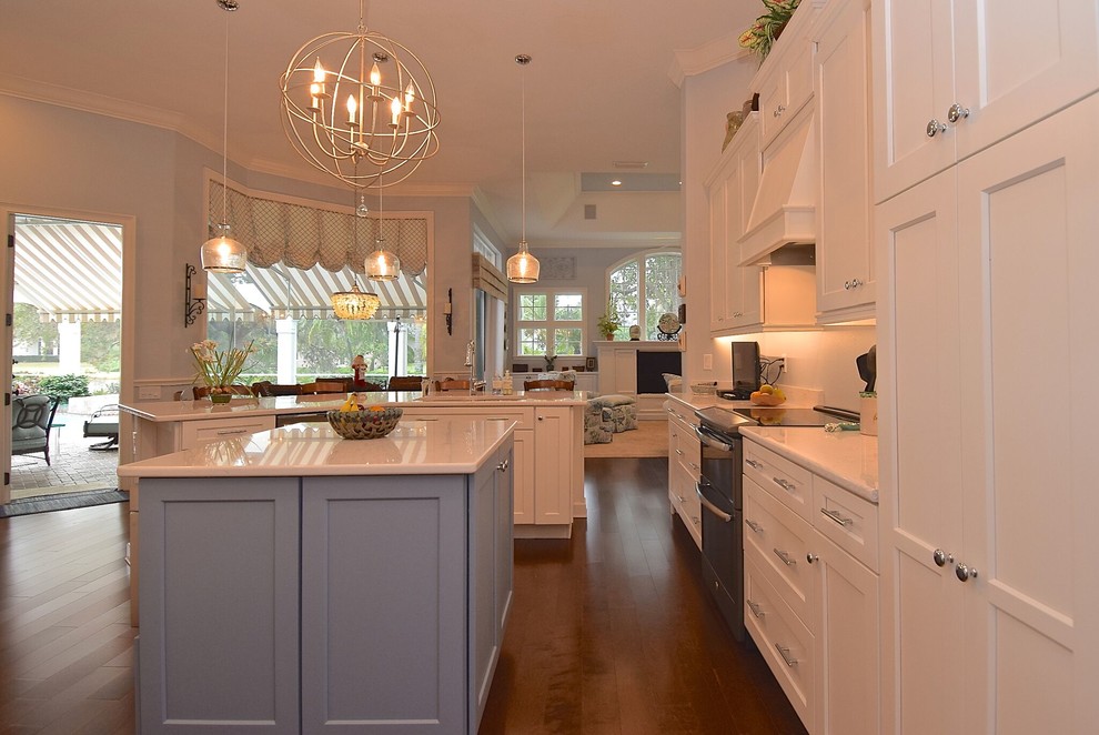Example of a transitional kitchen design in Tampa