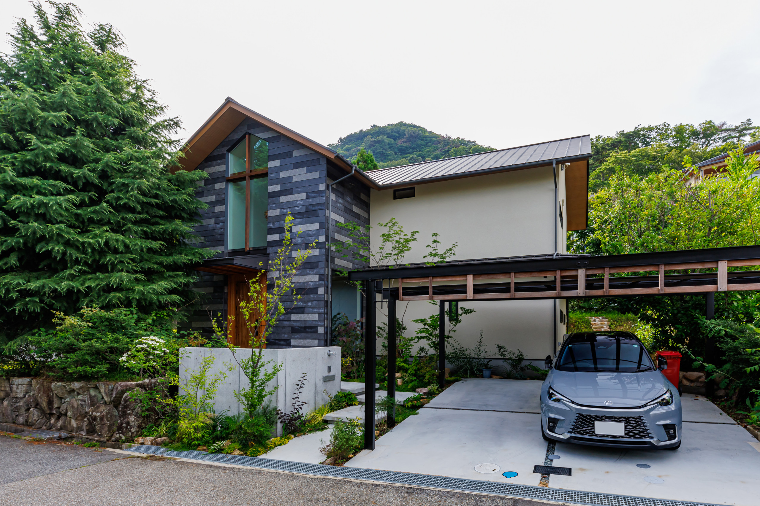 おしゃれな大きな家の画像 75選 - 2026 年 7月 | Houzz (ハウズ)