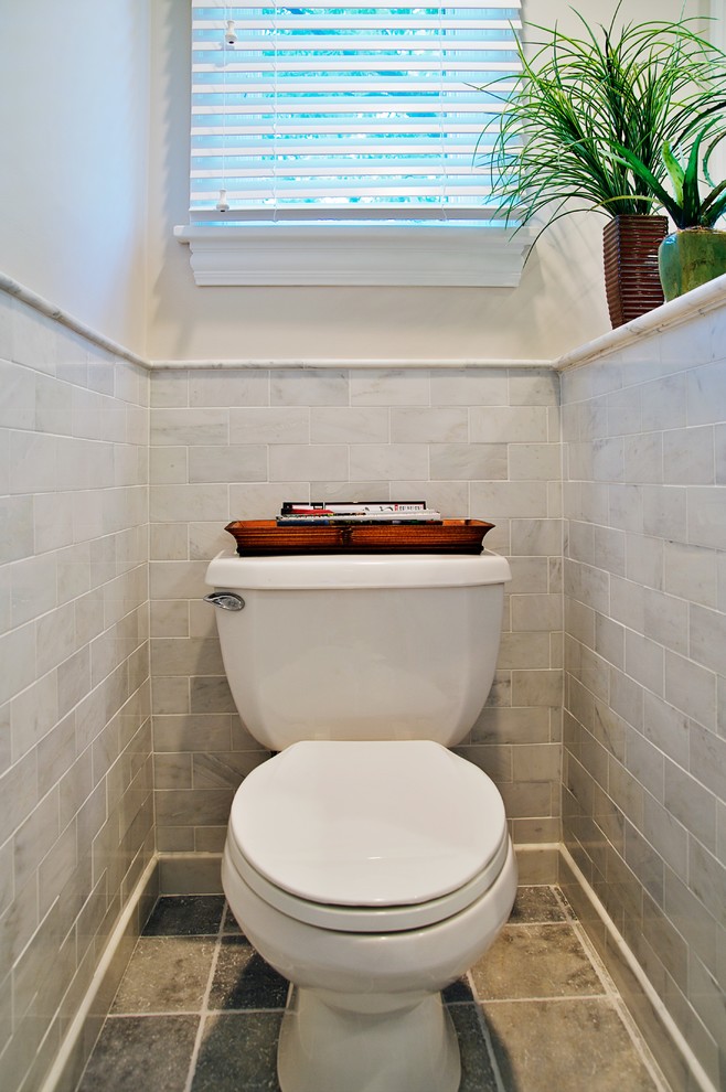 Photo of a traditional bathroom in Chicago with subway tile.