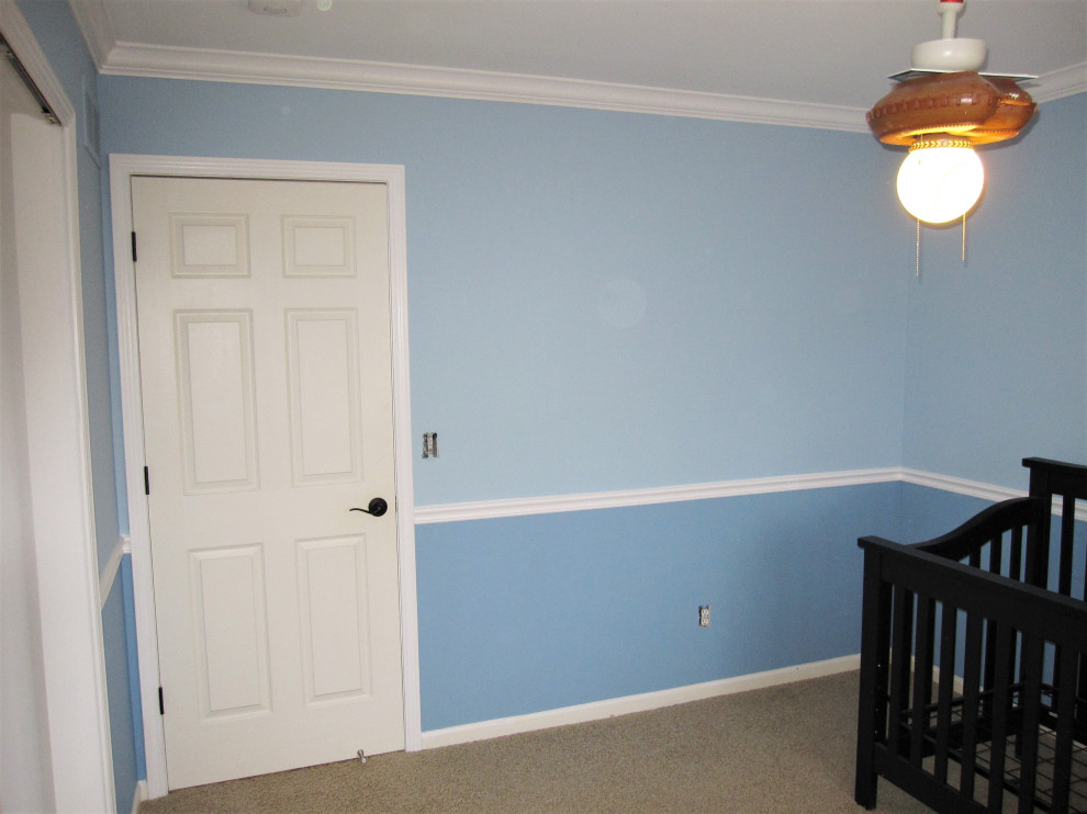 Photo of a medium sized traditional guest bedroom in Detroit with blue walls, carpet and beige floors.