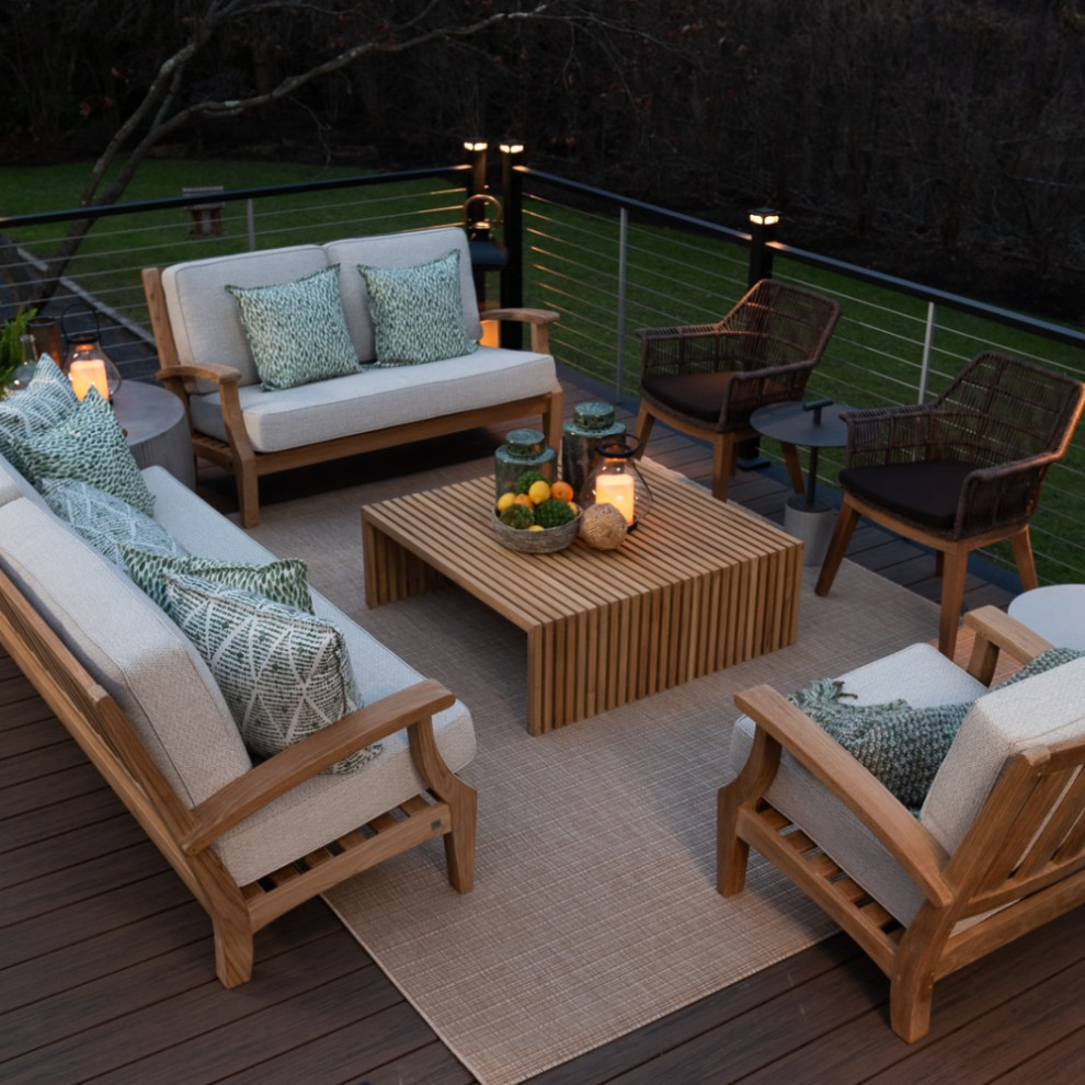 Inspiration for a modern deck in Grand Rapids.