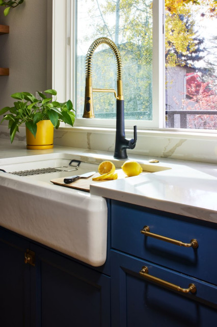Gresham Butte Transitional Kitchen klassisch-modern-kueche