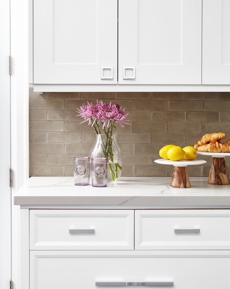 Transitional kitchen photo in Toronto