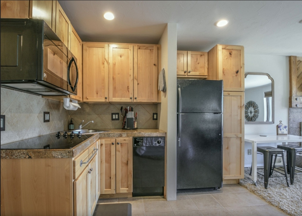 Example of a mountain style home design design in Denver