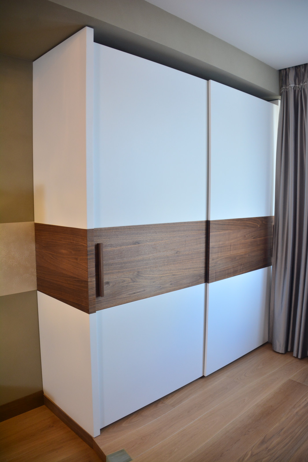 платяной шкаф, фасады на электромеханическом приводе