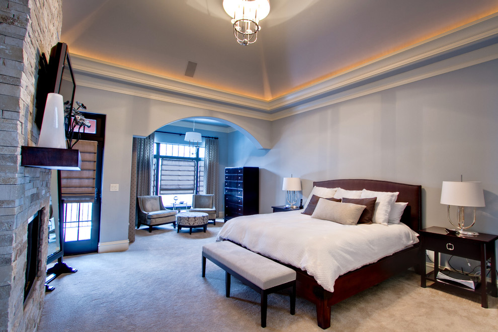 This is an example of a contemporary bedroom in Indianapolis.