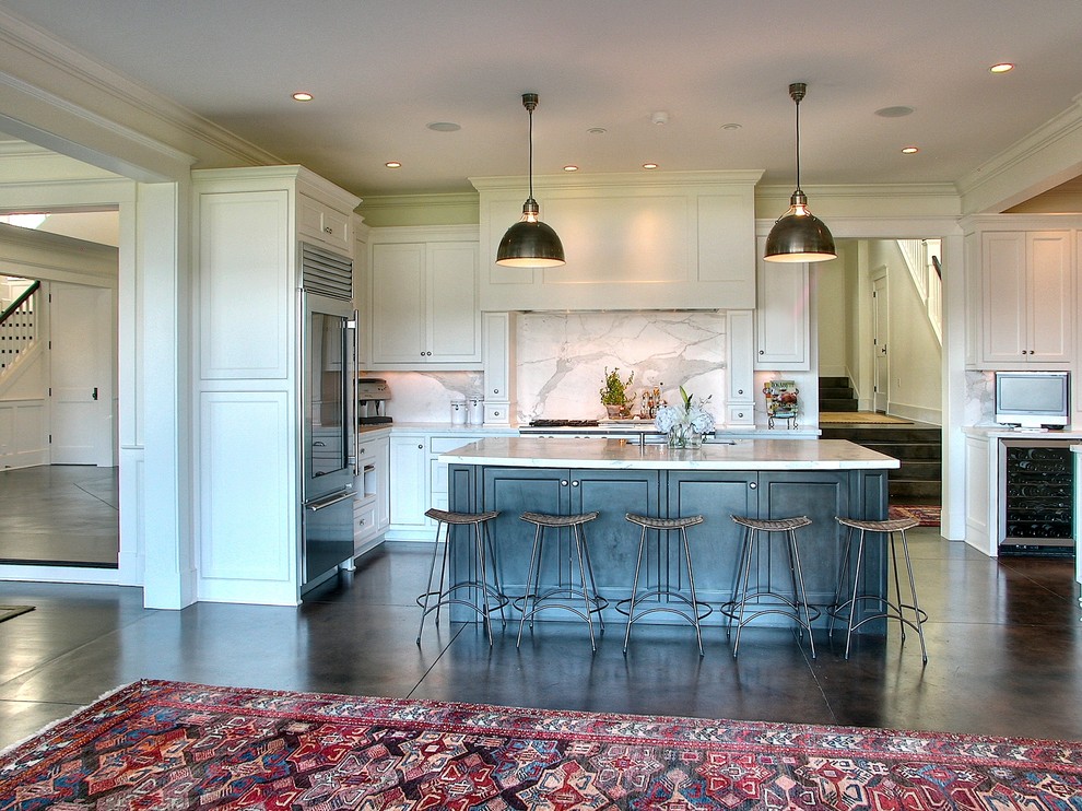 Design ideas for a traditional kitchen in Seattle with stainless steel appliances.
